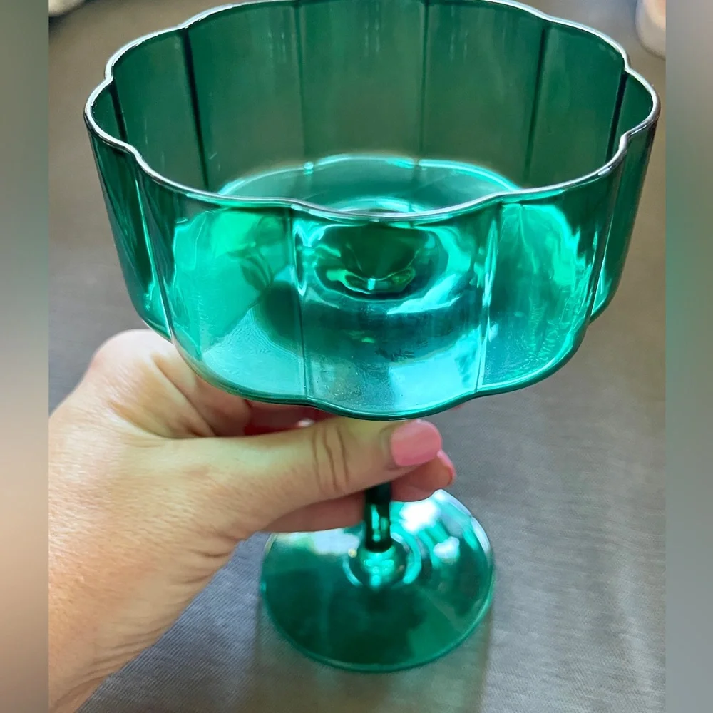 Green Glass Flower Shaped Coupe Champagne Martini Daquiri Glasses Set of 4 NEW